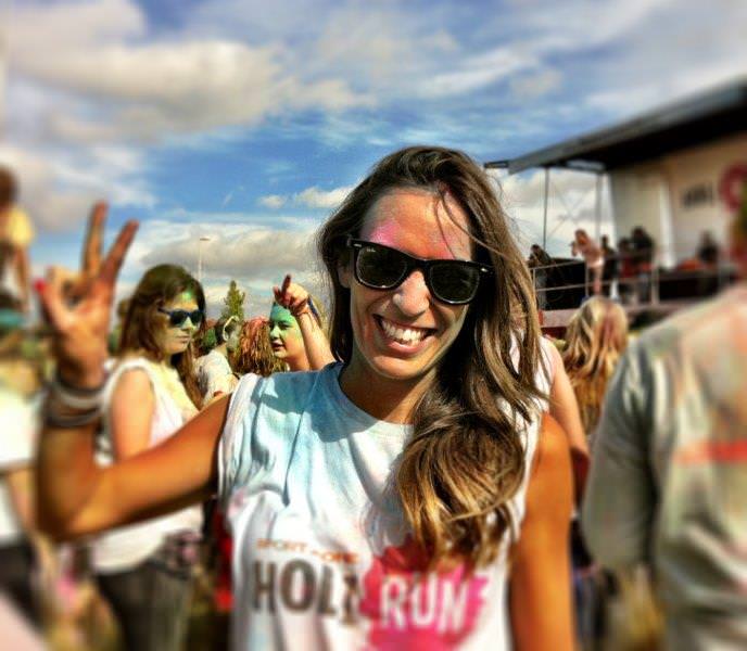 Con unas Ray Ban Wayfarer en pleno festival