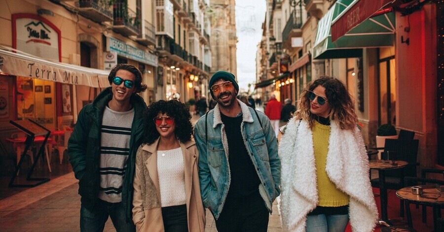 Ideas y tendencias en gafas de sol para regalar en Navidad