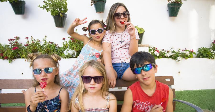Ropa y gafas de sol para niño y niña que triunfan esta primavera-verano