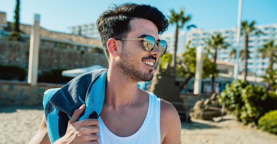 Tipos de gafas de sol recomendadas para la playa para mujer y hombre