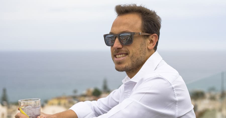 Qué gafas de sol llevar como invitado a una boda