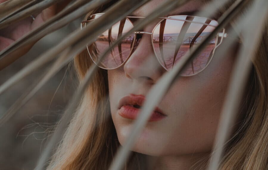 Accesorios para combinar con vestido dorado corto, largo o de lentejuelas