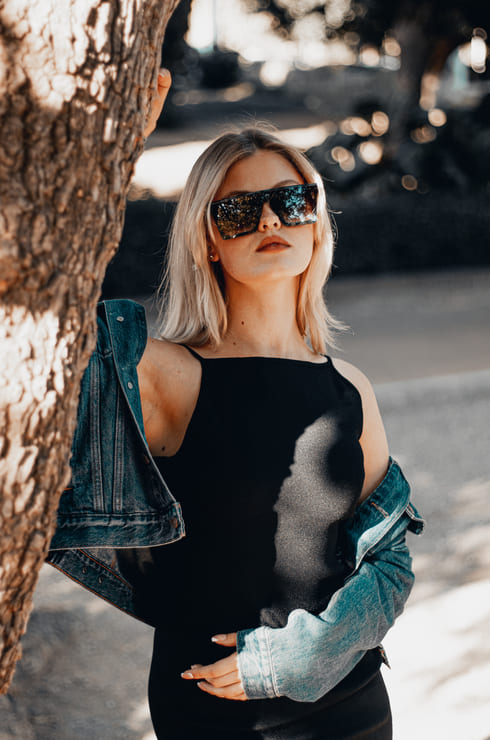 Como combinar un vestido negro con accesorios