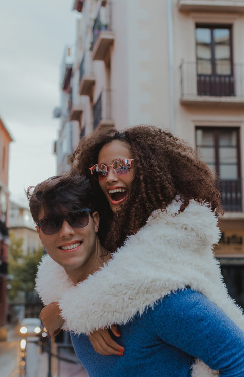 ¿Hay que llevar gafas de sol en días nublados?